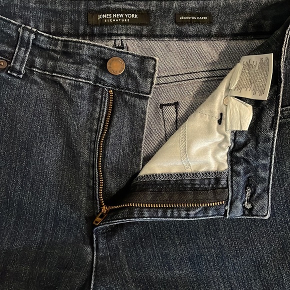 2/$30 Jones New York Signature Lexington Denim Capri Size 12 - Picture 11 of 13
